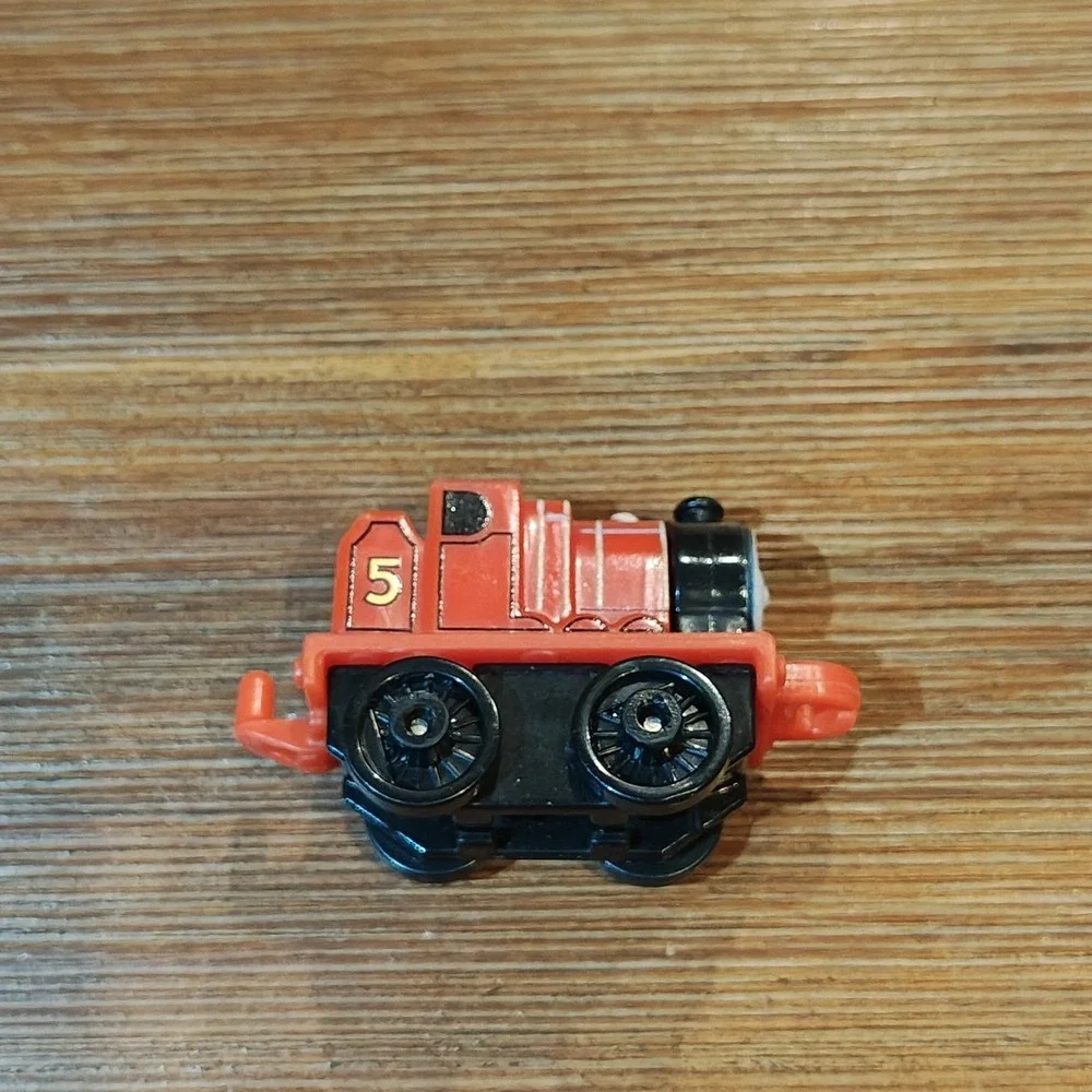 THOMAS & FRIENDS Minis Train‎ Engine JAMES (#5) H04A 2014 Metallic Red